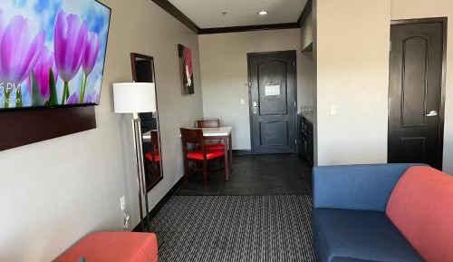 King Room with Bath Tub - Mobility/Hearing Accessible - Non-Smoking