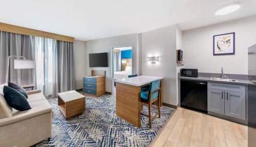 One-Bedroom King Suite with Sofa Bed - Non-Smoking