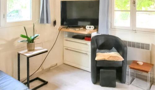 One-Bedroom Holiday Home