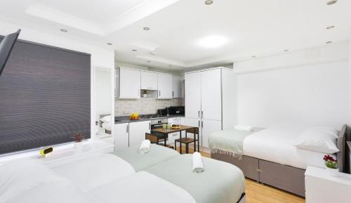 Quadruple Room with Shared Bathroom