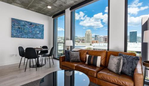 Deluxe One-Bedroom Apartment