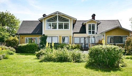 Four-Bedroom Holiday Home