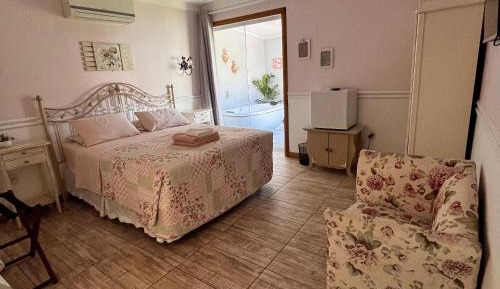 Queen Suite with Spa Bath