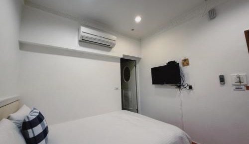 Small Double Room - No Window