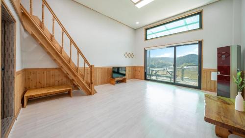 Studio 2
