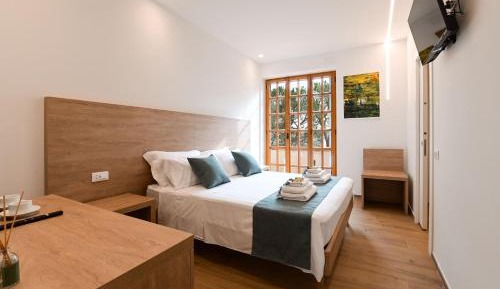 Double Room with Balcony and Sea View