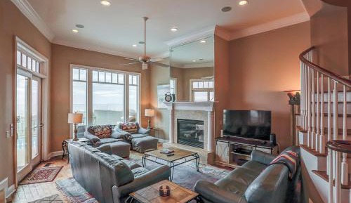 Six Bedroom Holiday Home
