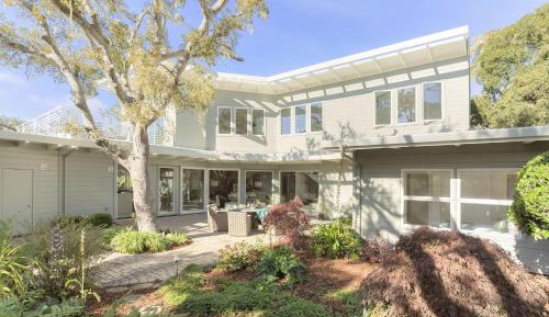 Four-Bedroom Holiday Home