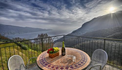 Apartment with Lake View