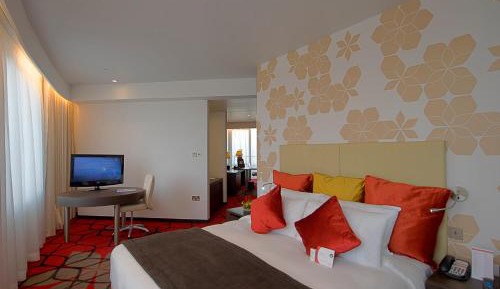 Standard King Room with City View - Lounge Access