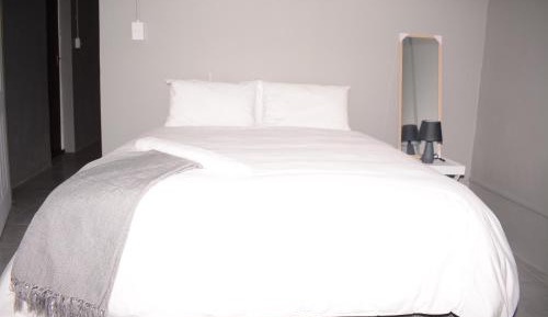 One-Bedroom Apartment - Non-Smoking