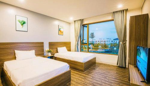 Queen Room with Pool View