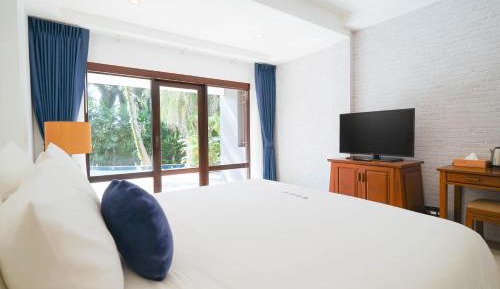 Double Room with Pool View