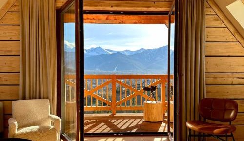 Three-Bedroom Apartment with Mountain View