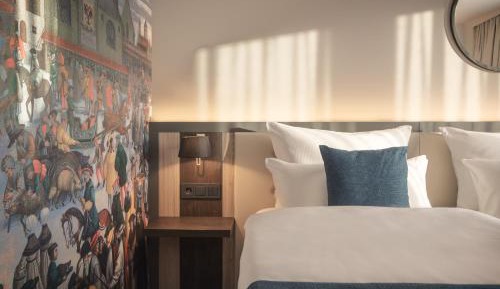Double Room with Mobility Accessible Roll In Shower