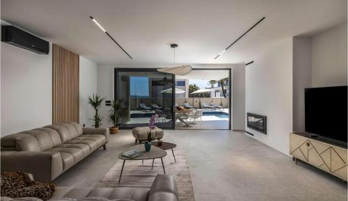 Four-Bedroom Holiday Home
