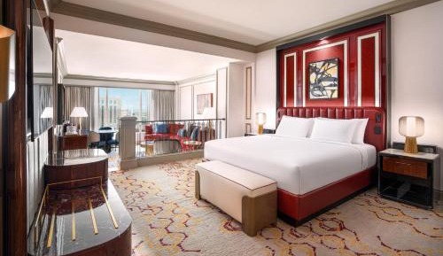 Newly Remodeled Luxury King Suite with Prestige Club Lounge Access