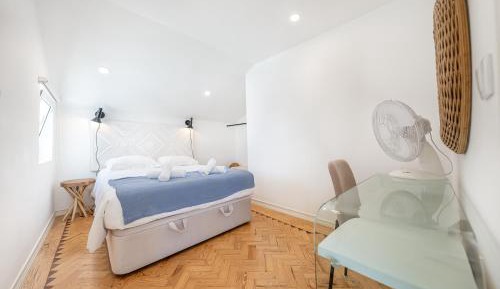 Queen Room with Shared Bathroom