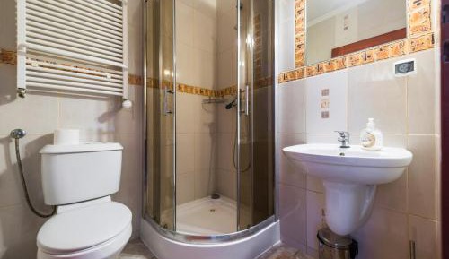 Quadruple Room with Private Bathroom