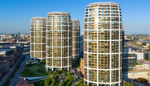 One-Bedroom Apartment with City View