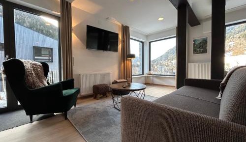 Three-Bedroom Apartment with Mountain View