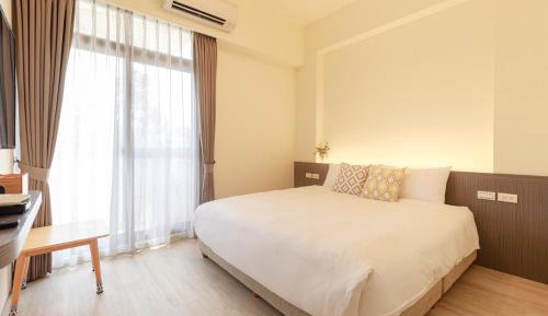 Standard Queen Room