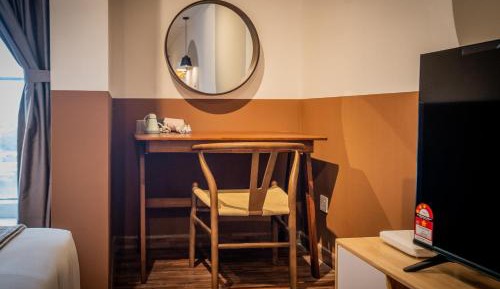 Deluxe Queen Suite