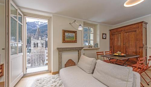 Two-Bedroom Apartment with Mountain View