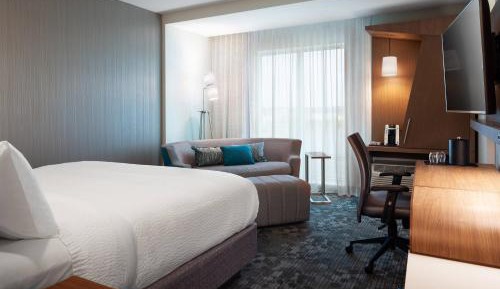 King Room with Sofa Bed - Hearing Accessible