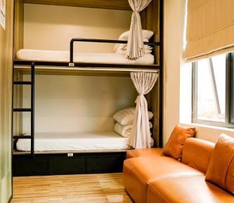 Single Bed in Mixed Dormitory Room