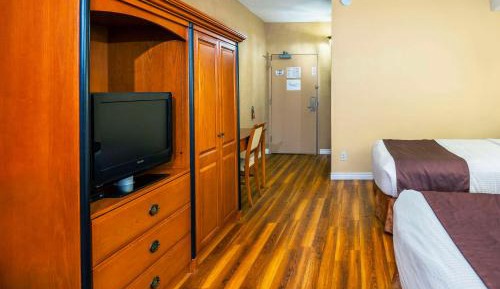 Two Double Beds/Non Smoking