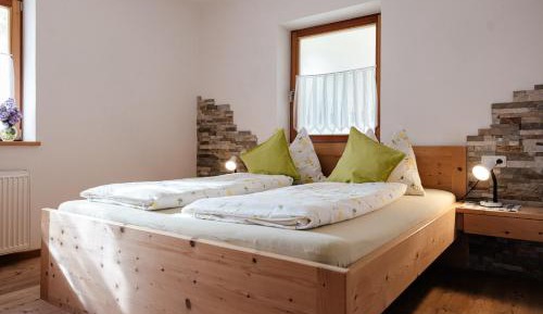 Apartment with Mountain View