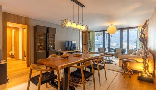 Apartment with Mountain View