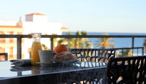 One-Bedroom Apartment with Sea View (5 Adults)