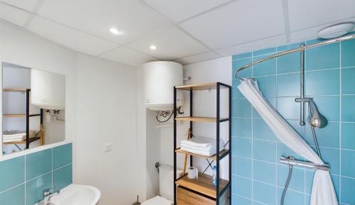 Apartment with Shower