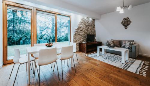 Apartment with Mountain View