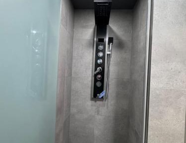 Budget Single Room with Shared Bathroom