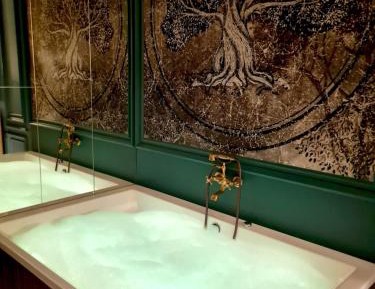 Studio with Spa Bath