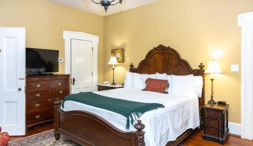 Lindsey Room - Luxury Main House King