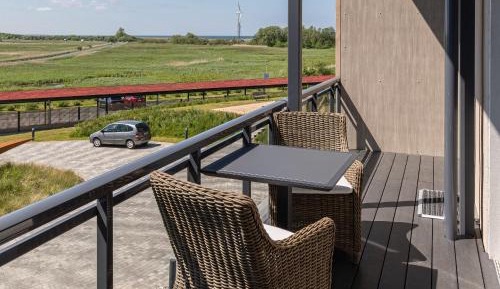 Apartment with Lake View