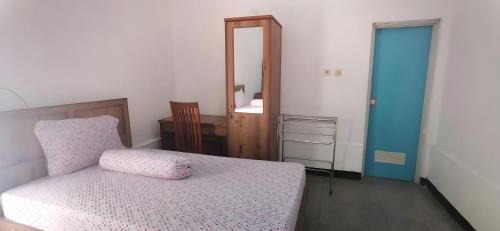 Single Room with Private Bathroom