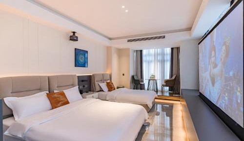 Deluxe Family Room