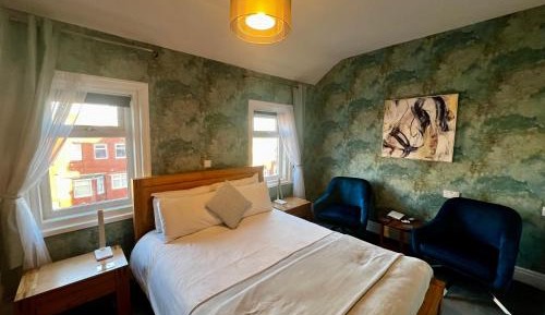 Superior King Room with Partial Sea View