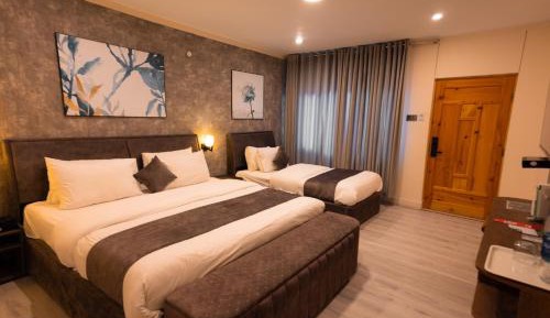 Deluxe Family Room