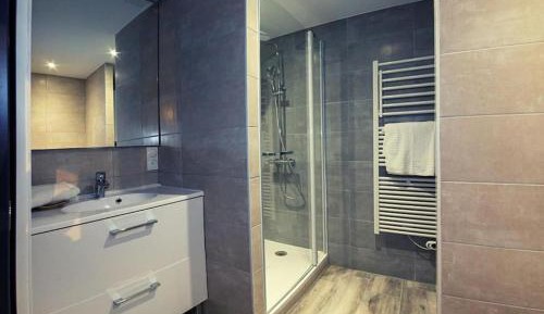 One-Bedroom Deluxe Apartment