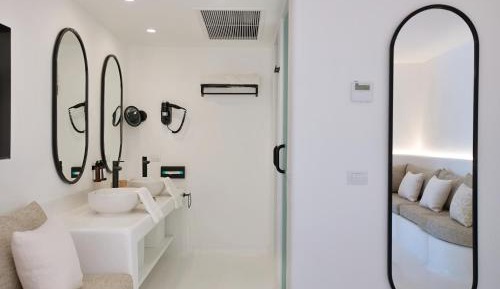 The Party Never Ends Jacuzzi Suite