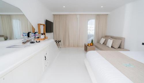Gypster Jacuzzi Room