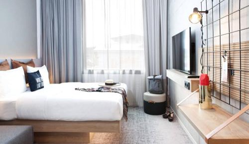 Moxified Guest Room with 1 Queen, Sofa bed, Inland view