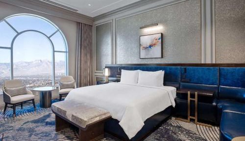Newly Remodeled Grand One Bedroom King City View