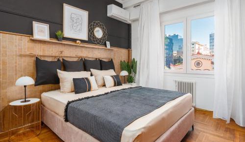 Four-Bedroom Apartment with Balcony 